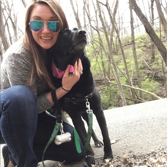 Meet your Posher, Caitlin - Picture 3 of 3